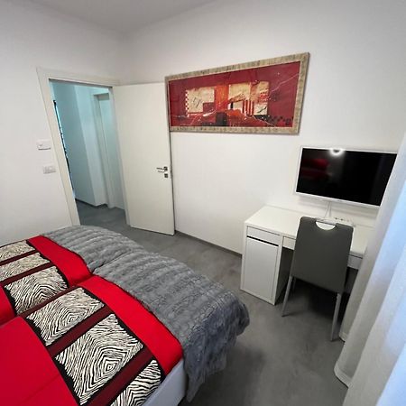B&B Alessandro Private Room & Bathroom In Shared Apartment 아르코 외부 사진