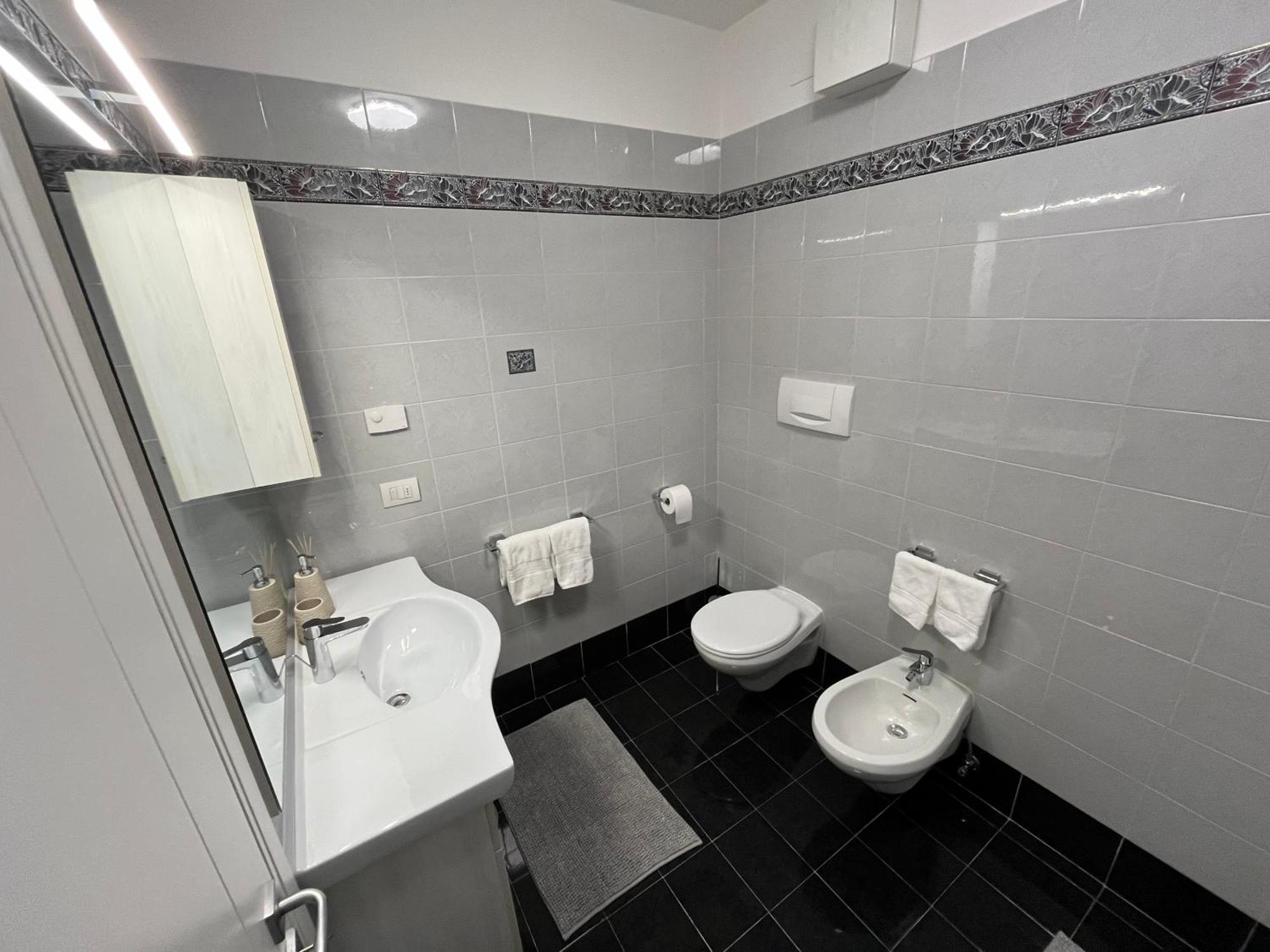 B&B Alessandro Private Room & Bathroom In Shared Apartment 아르코 외부 사진